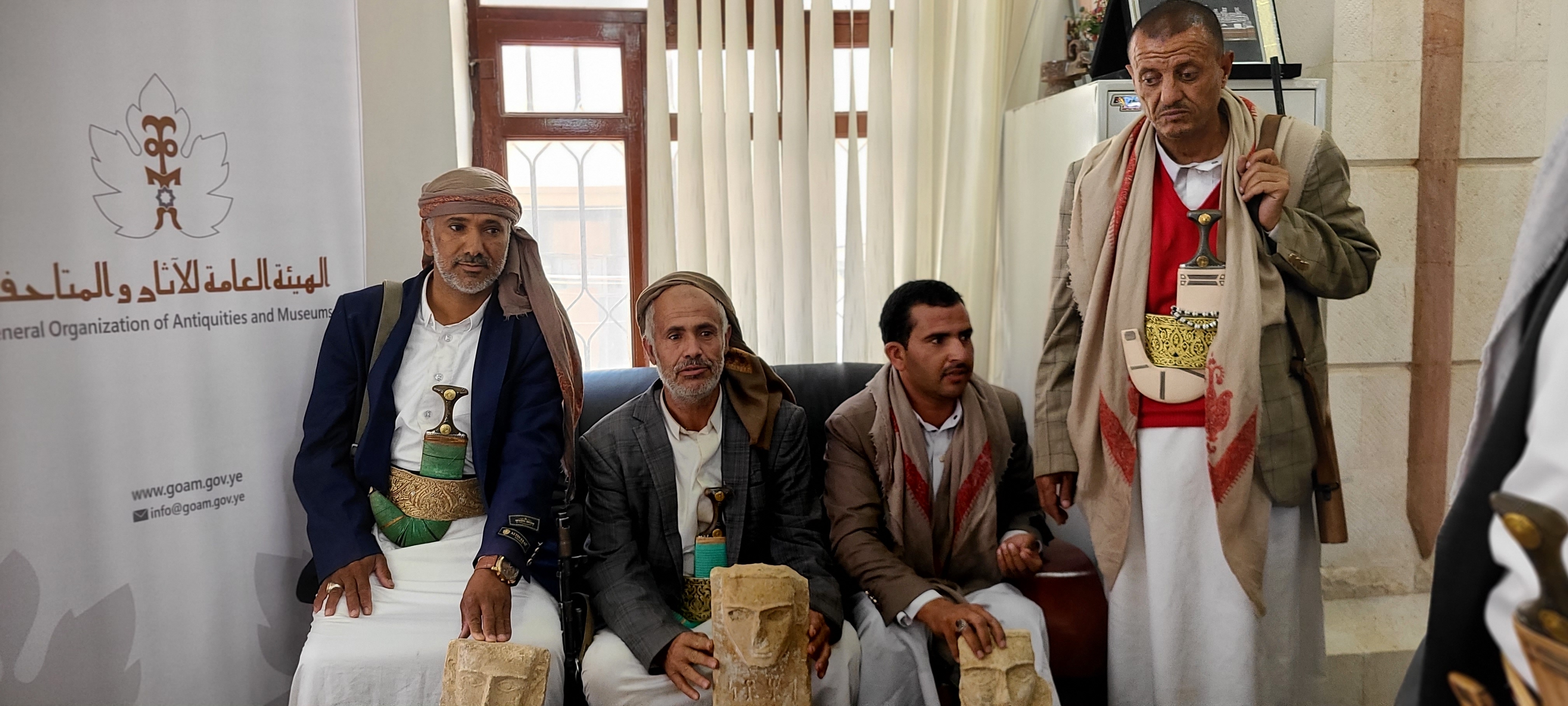 تسلم ثلاث قطع أثرية من محافظة الجوف وإيداعها لدى الهيئة العامة للآثار والمتاحف